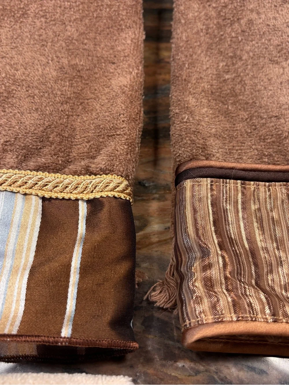 Neutral Beige Bathroom Towel Set with Woven Trim